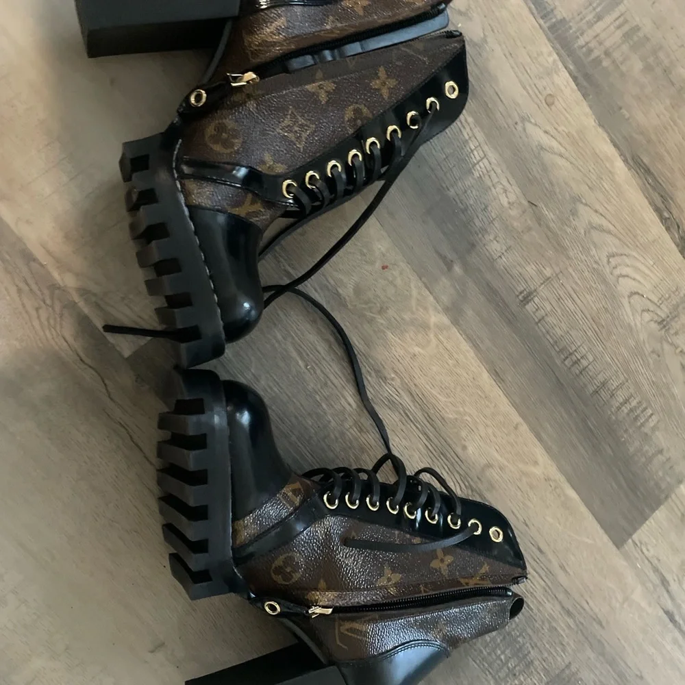Louis Vuitton boots - Picture 3 of 3